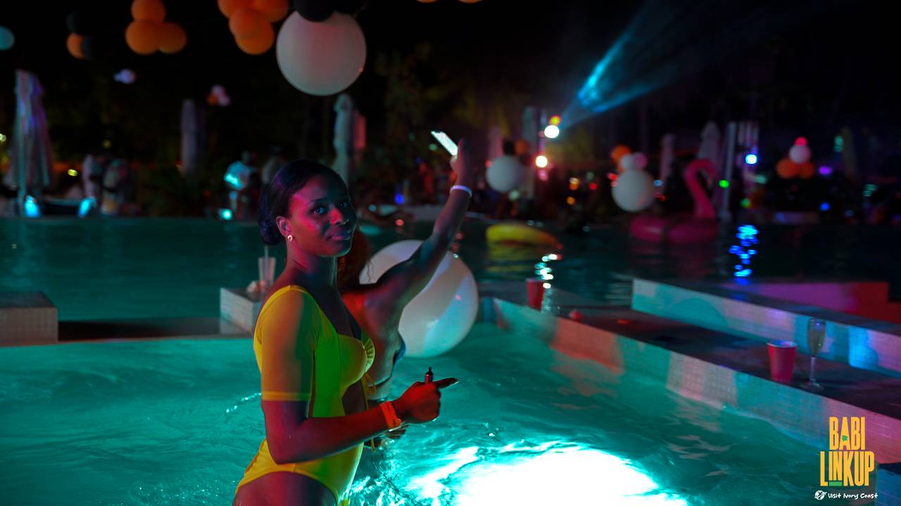 blup pool party image